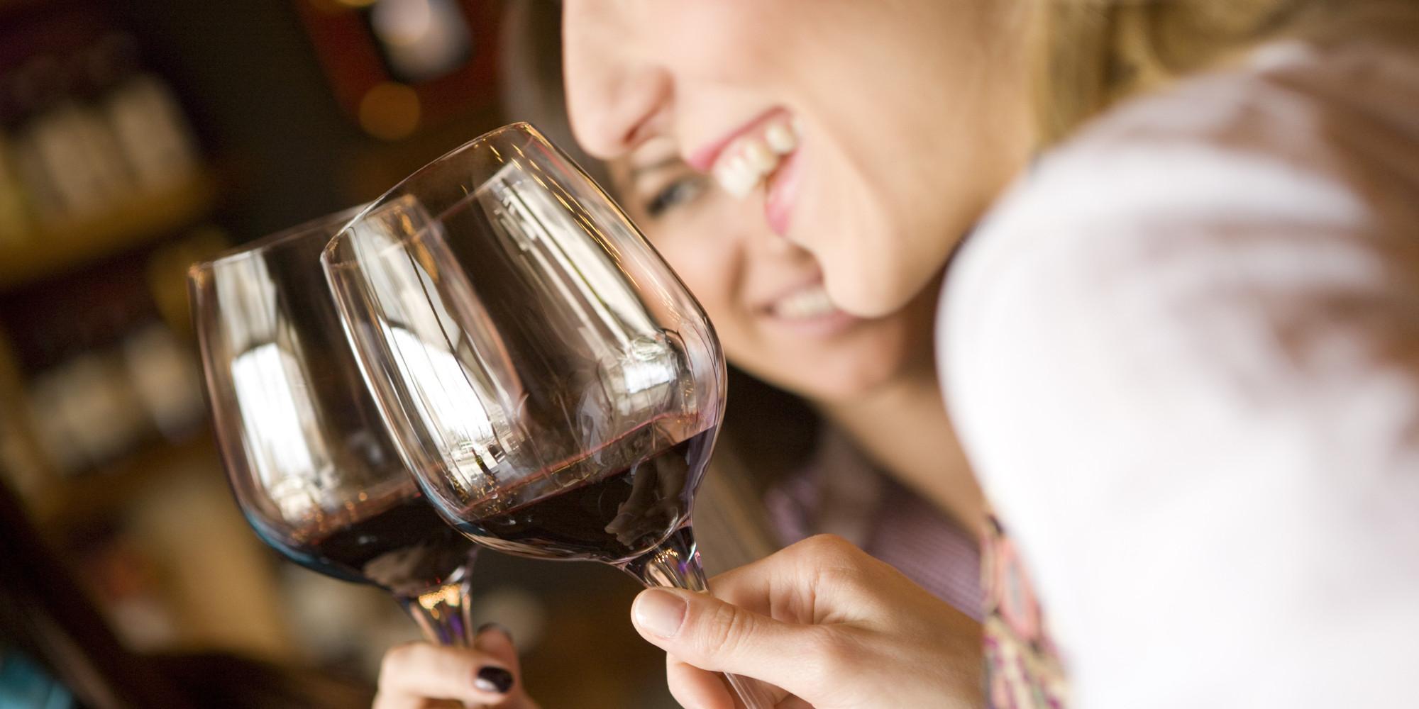 Tại sao phụ nữ nên thường xuyên uống rượu vang?