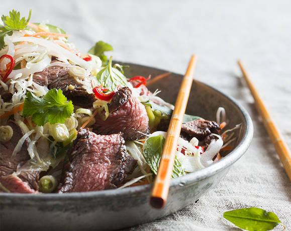 Salad thịt bò kiểu Việt lạ miệng 